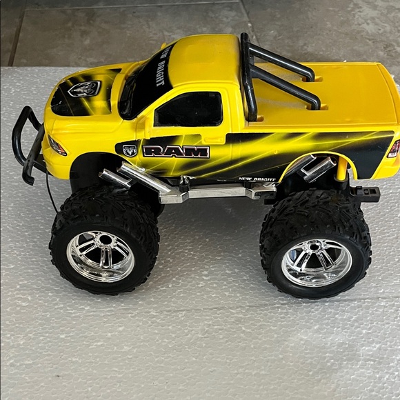 🚗 Remote Control Car Set - Yellow, Red, Gray - Picture 6 of 16